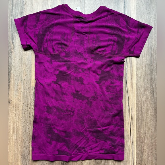 Athleta women’s exercise top. Size small - Picture 4 of 4